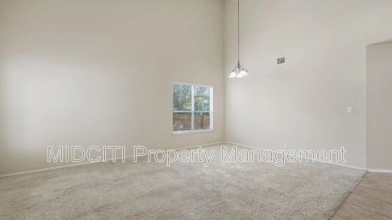 4 bed, 3.5 bath, 3185 sqft, $2,550 — Photo 4