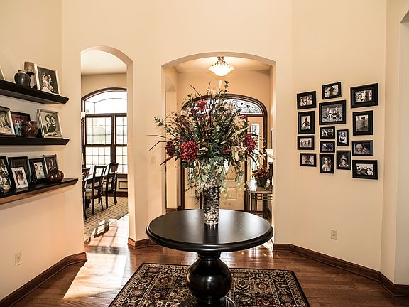 Marble entry/22' ceiling