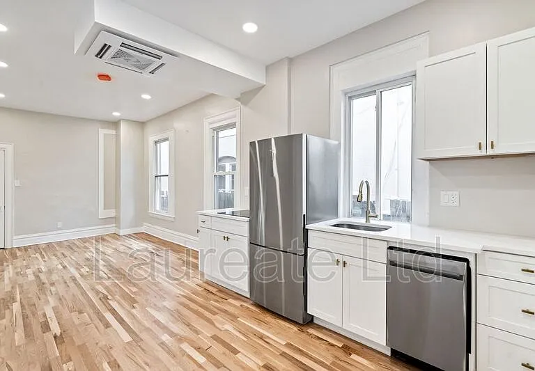 252 N Lincoln St #3 — Photo 4