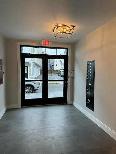 4 bed, $5,400 — Photo 1