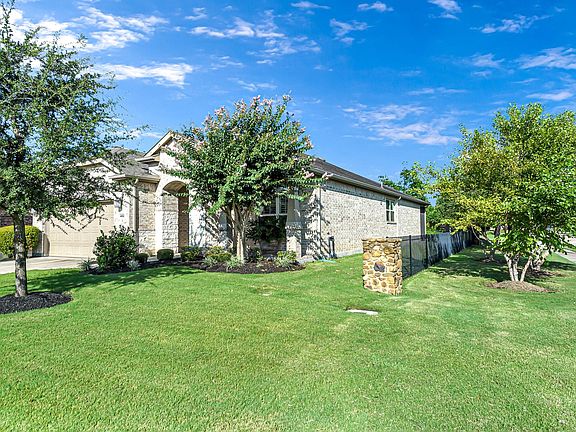 2nd image of 402 Little Walnut Dr