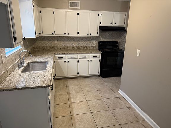 3rd image of 2840 Normandy Dr