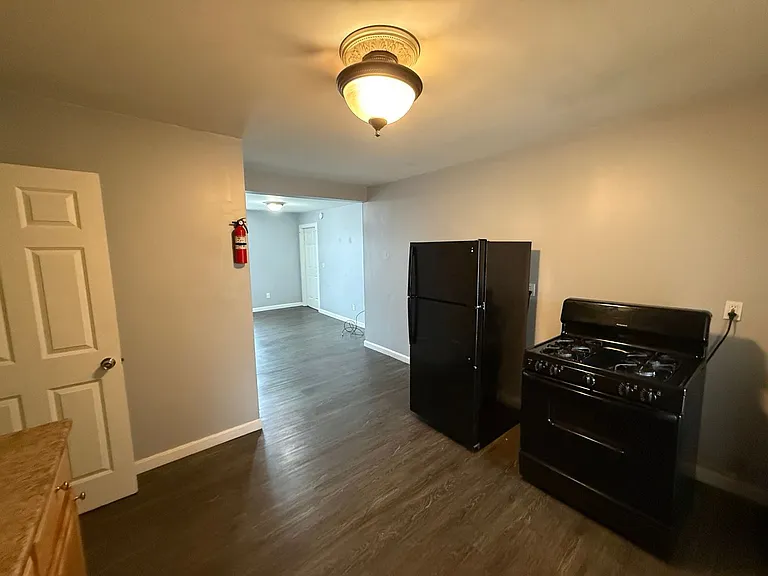 1297 Elm St #20 — Photo 7