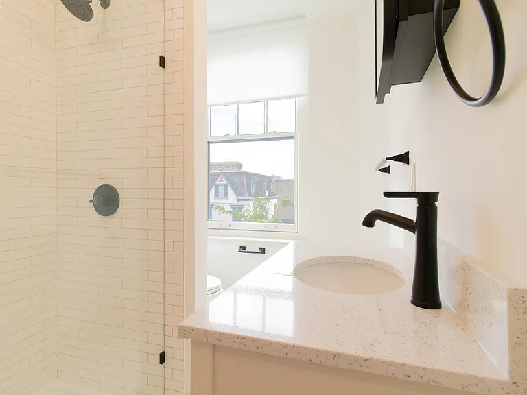 Huntington Apartments — Photo 21