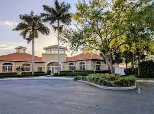 2136 Grove Dr, Naples, FL 34120