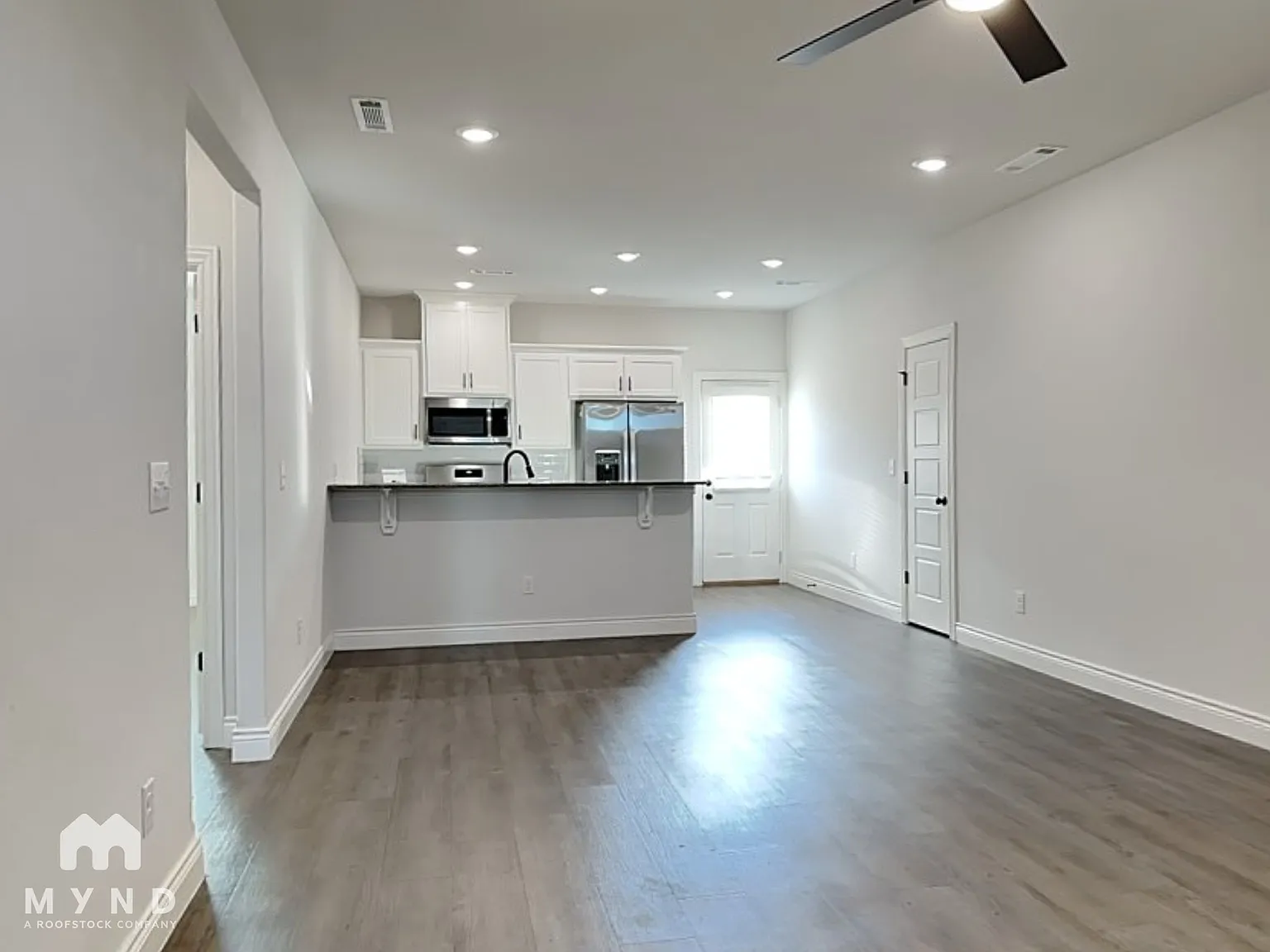 3 bed, 2.0 bath, 1565 sqft, $1,539 — Photo 2