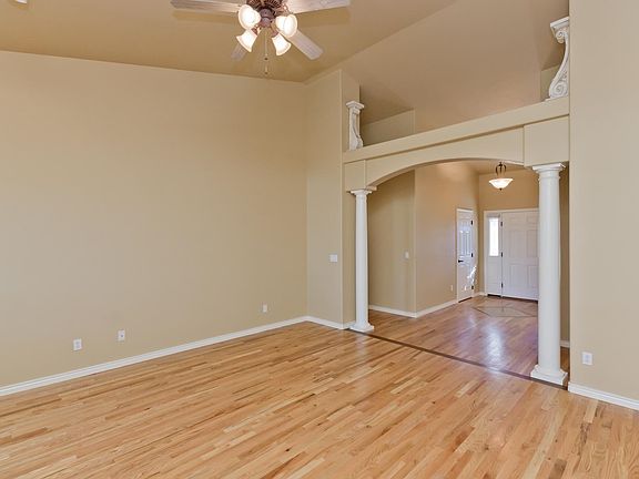 5th image of 667 Cloverglen Dr