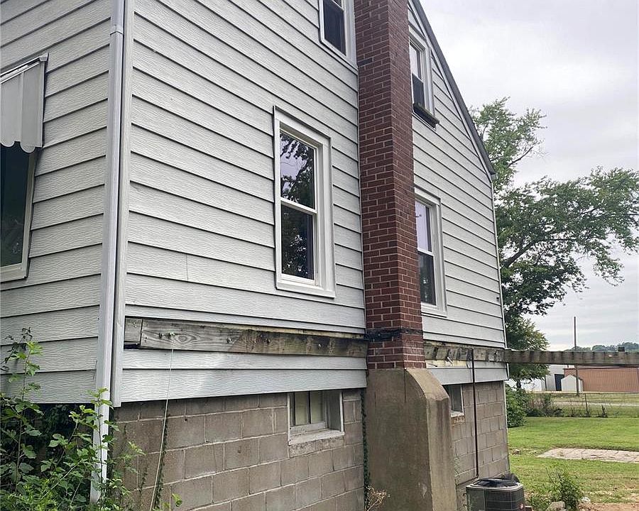 2nd image of 331 S Spring St