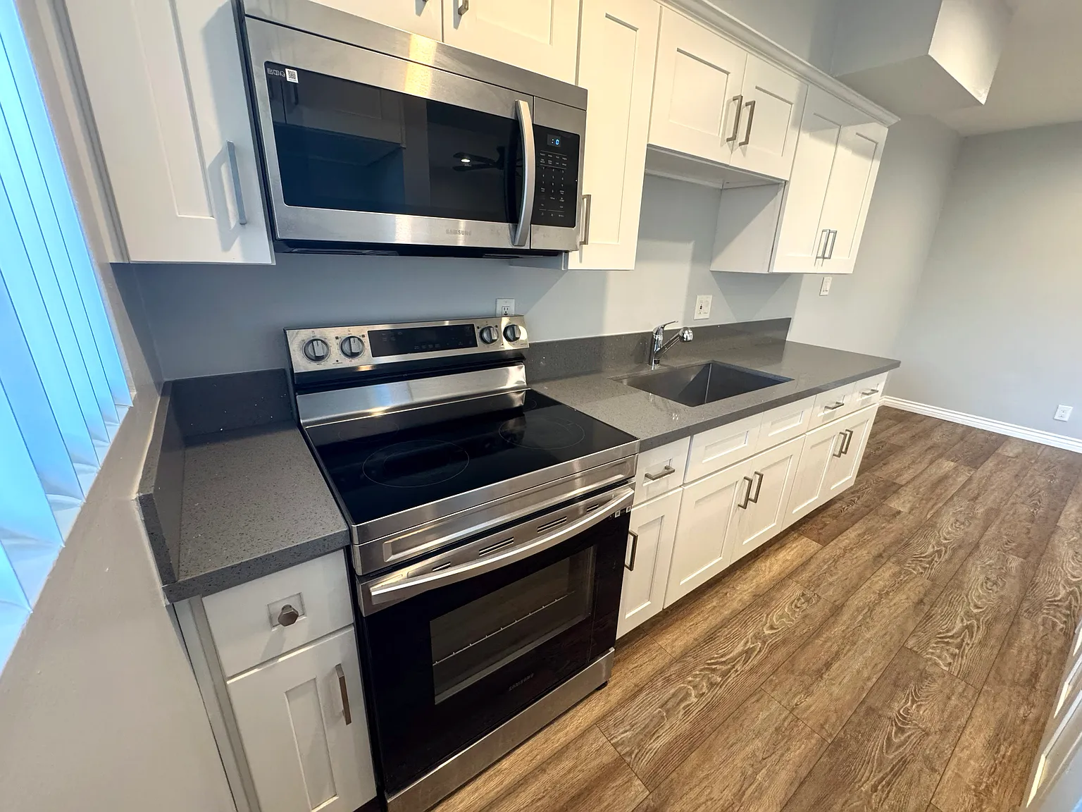 2 bed, 850 sqft, $2,500 — Photo 2