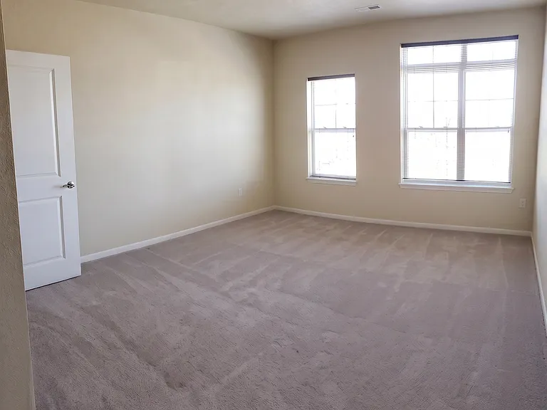 Highland Shores Apartments — Photo 19