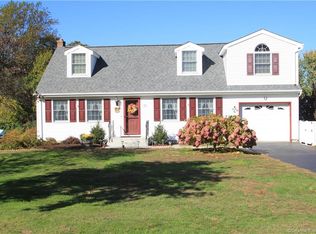11 Paula Ln, Waterford, CT 06385