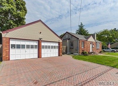 3rd image of 357 Maplegrove Ave