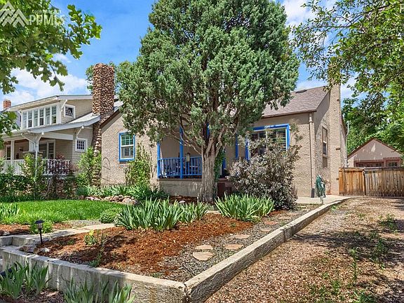 Front of home with private driveway and covered front porch