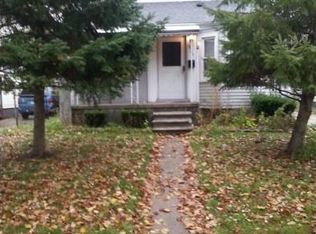 18729 Elkhart St, Harper Woods, MI 48225