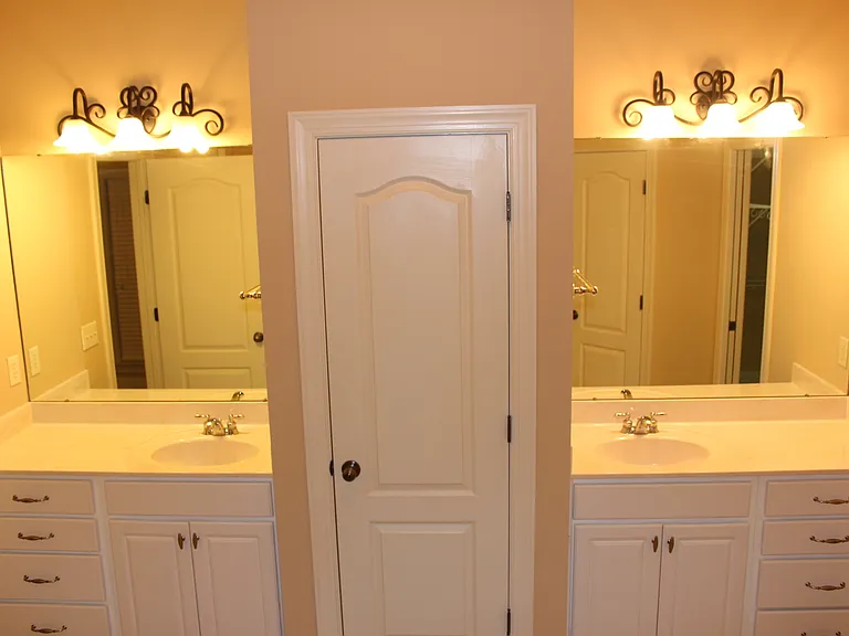 9821 Helmsley Cir — Photo 20