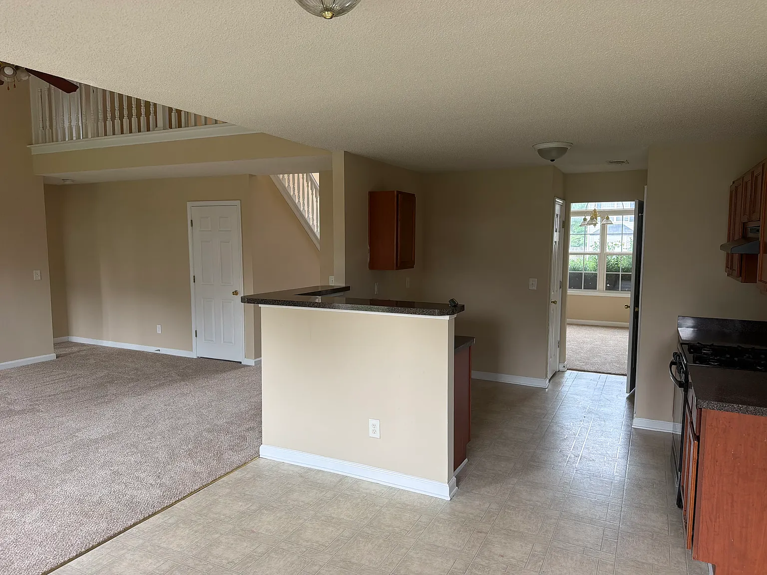 4 bed, 2100 sqft, $2,000 — Photo 2
