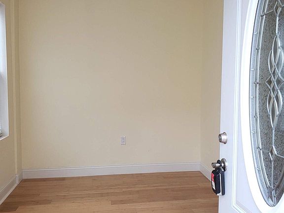 2nd image of 5527 Warrington Ave
