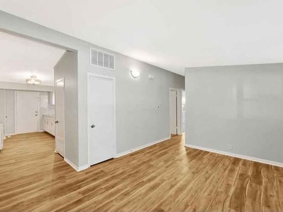 5th image of 1660 Lawndale St