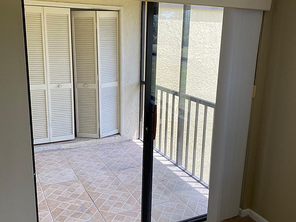 5th image of 4712 Lucerne Lakes Blvd Unit 105