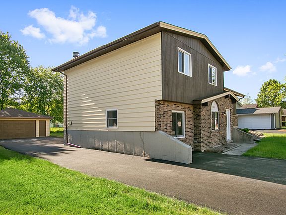 3rd image of 22803 Valley Dr