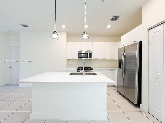 4th image of 8001 NW 41st St #B05