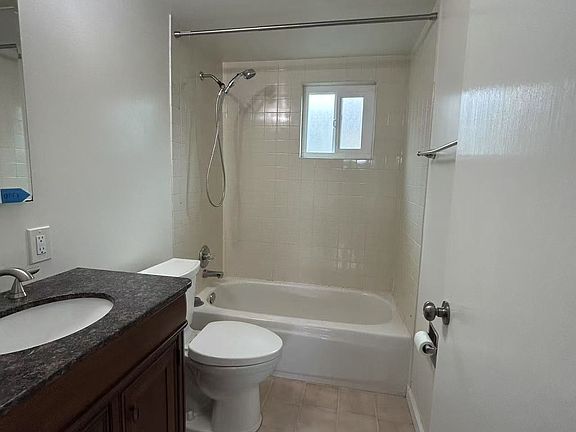4th image of 352 Hiddenlake Dr