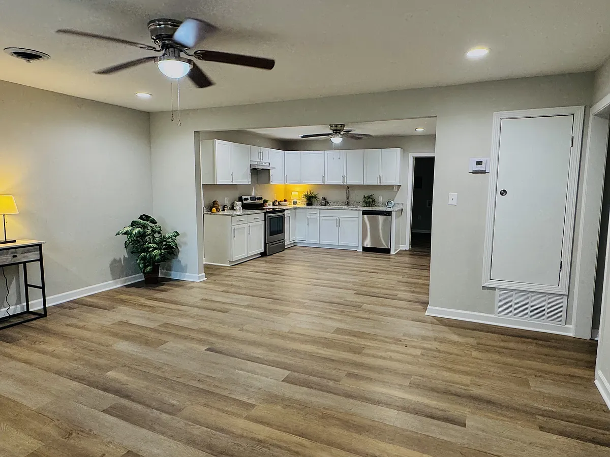 Building Photo - 109 Hargis Dr #1