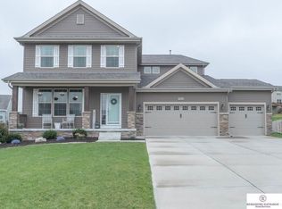 11926 Ashwood Dr, Bennington, NE 68007