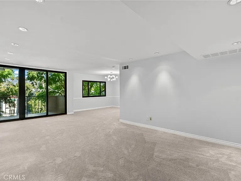330 W State St #316 — Photo 5