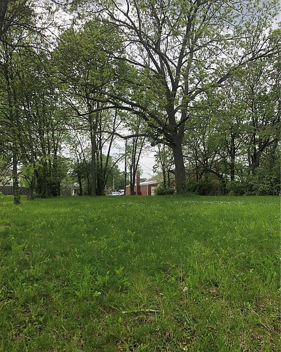 2nd image of 758 N Belmont Ave