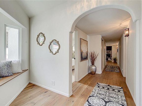 5th image of 940 Rosecrans Ave