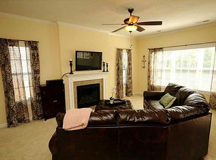 613 Flatrock Ln, Chesapeake, VA 23320