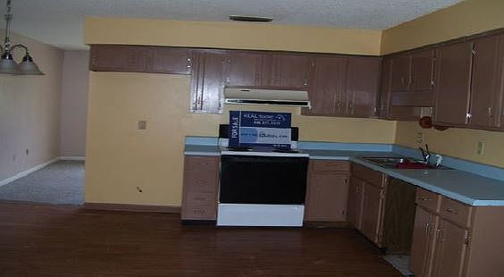 5th image of 292 Tarpon Blvd