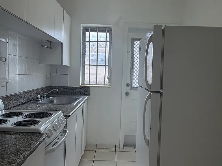 2770 SW 30th Ave #1 — Photo 3