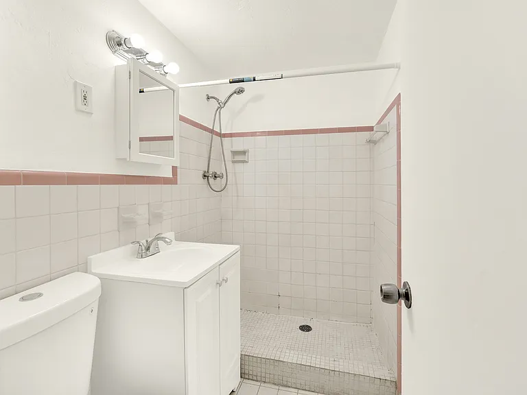 426 Santander Ave — Photo 9