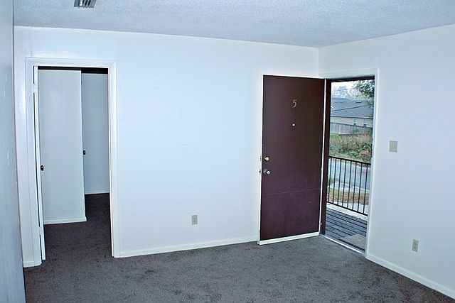 1st image of 4025 Camellia Dr APT 5