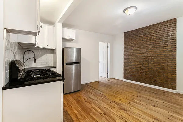 Rented by Warburg | media 4