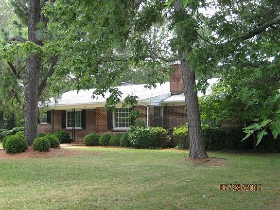 4th image of 825 Windham Ave