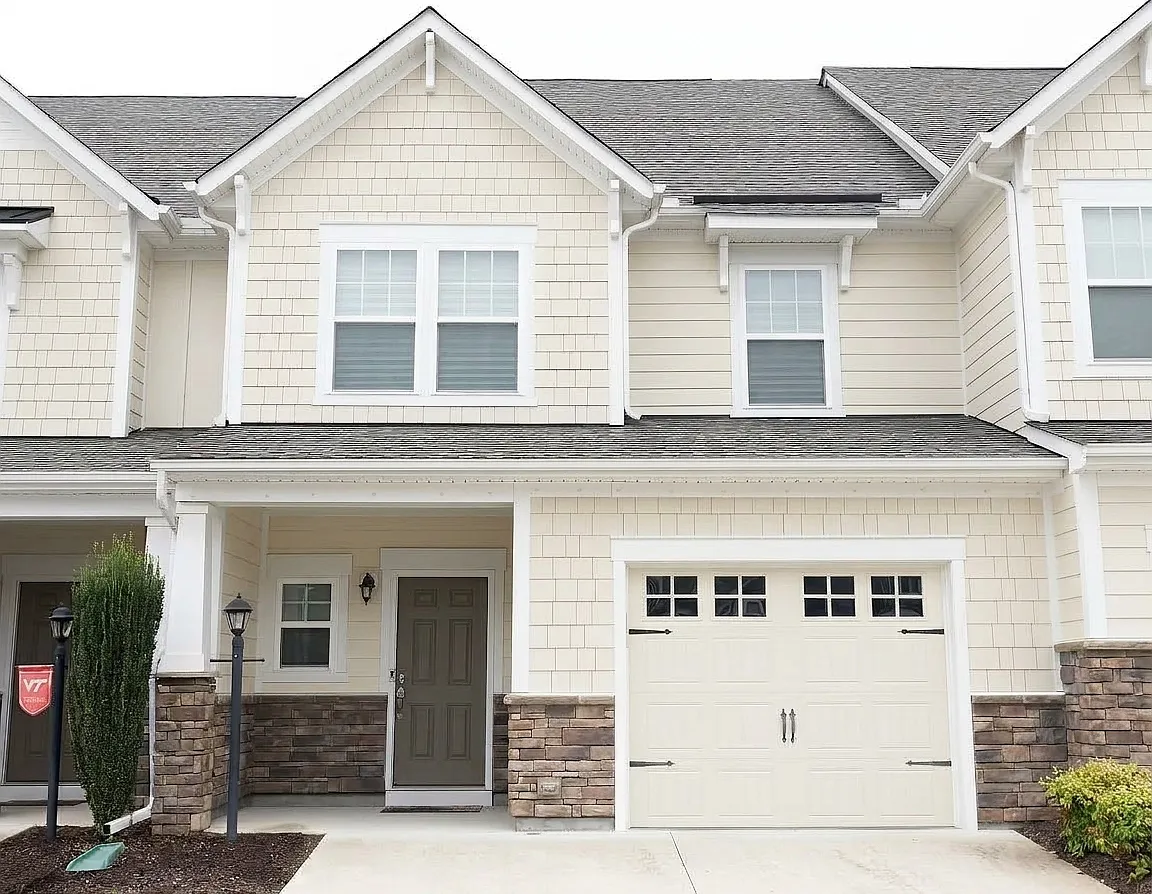 4 bed, 3.5 bath, 2439 sqft, $3,099 — Photo 1