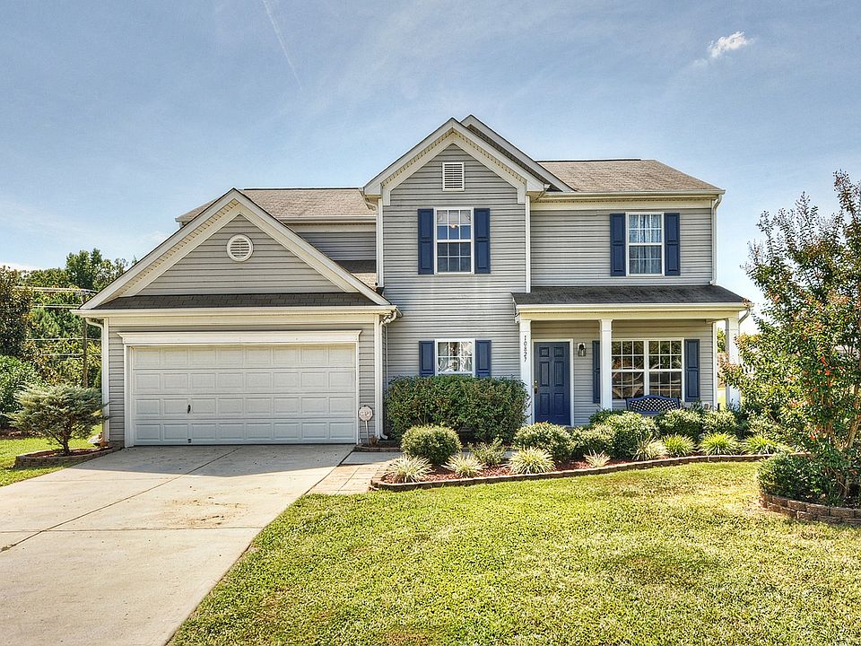 1st image of 10827 Mountain Springs Dr