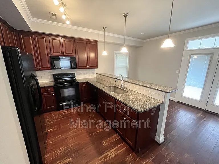 1411 Porter St #B — Photo 6