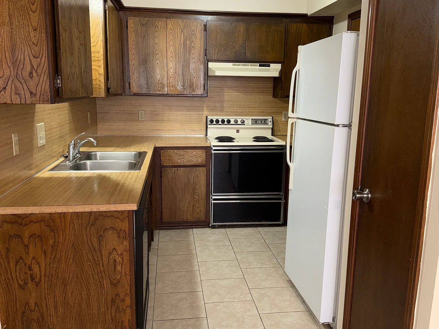 128 Barrett Place — Photo 3