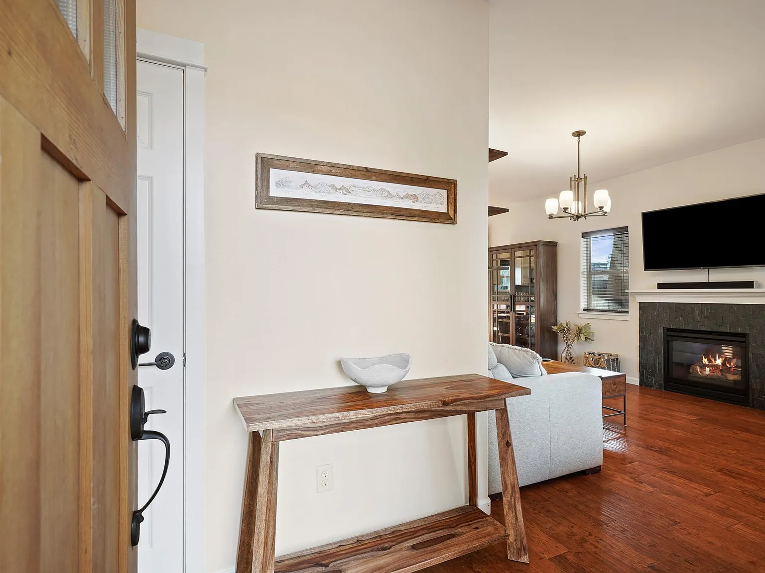 3 bed, 2.5 bath, 1800 sqft, $4,990 — Photo 4