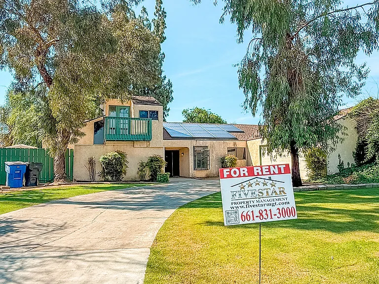 2446 Hasti Acres Dr — Photo 2