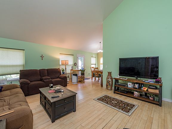 4th image of 38387 N Manor Ave