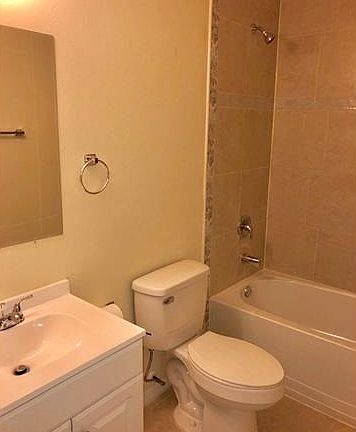 5th image of 4623/4625 SW 7th Pl