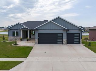 125 Central Park Ct, Harrisburg, SD 57032