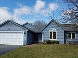 220 Windjammer Ln, Grayslake, IL 60030