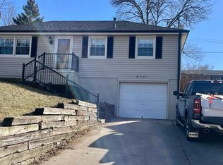 8201 Walnut Ln, Ralston, NE 68127