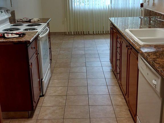 3rd image of 915 Fairview Ave #218